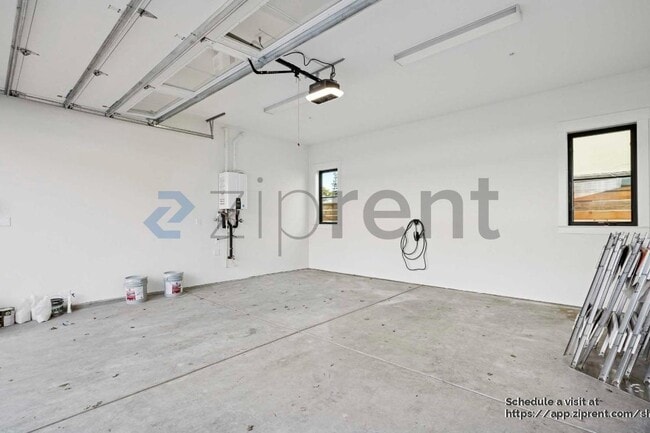 Building Photo - 1028 Brown Ave