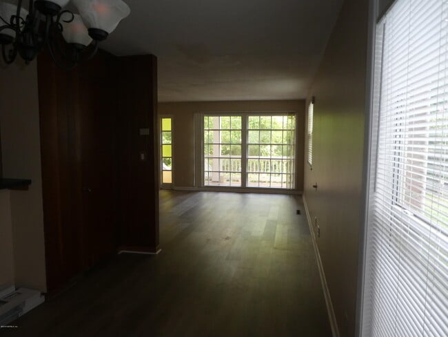 Building Photo - 1687 Glendale Rd