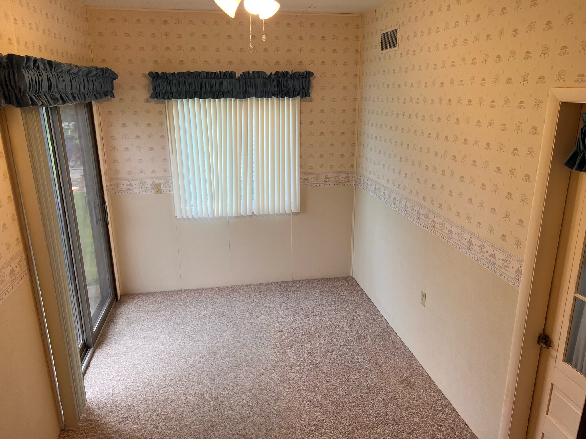 Building Photo - 212 N Olive St