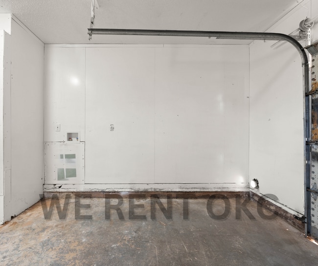 Building Photo - 16391 Lynn St