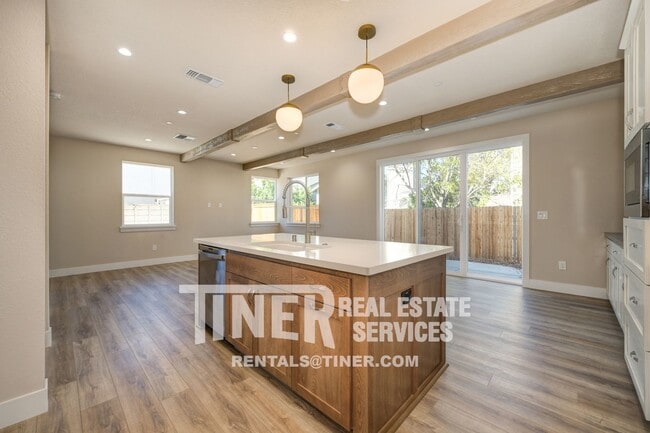 Building Photo - 8943 Fair Oaks Blvd