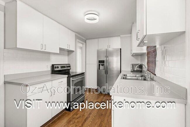 Building Photo - 7404 Village Dr