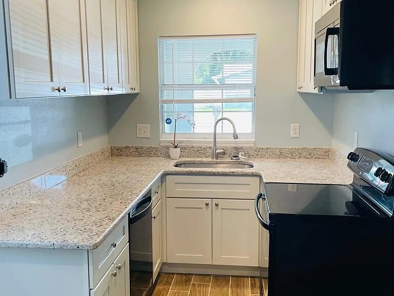 Kitchen - 4927 Billy Direct Ln