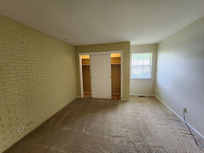 Building Photo - Move In By February 28th - Pay ONLY A $500 Deposit!!