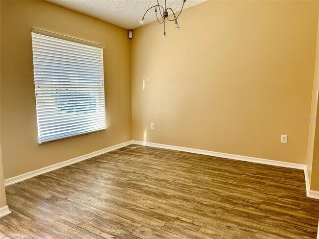 Building Photo - 536 Lakeview Dr