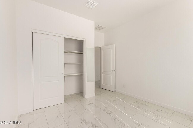 Building Photo - 24409 W Sheraton Ln