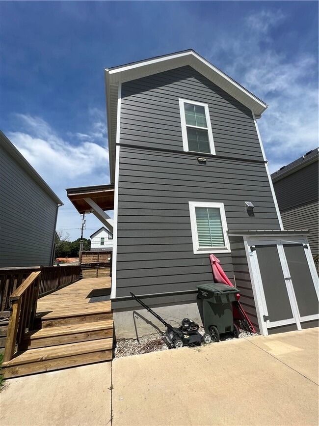 Building Photo - 1390 S Duncan Ave