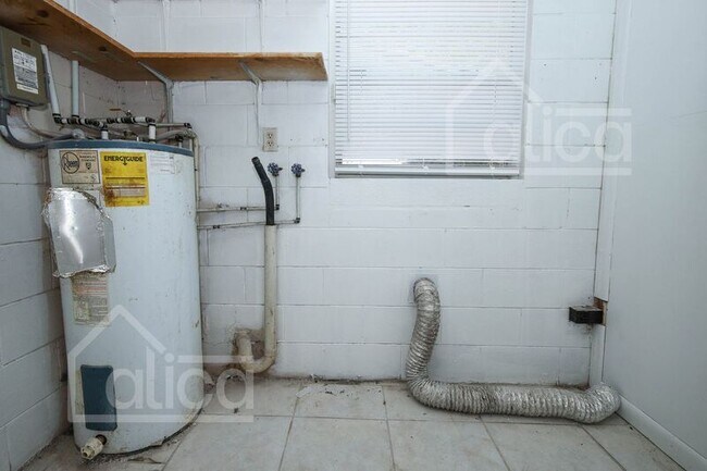Building Photo - 4006 Luan Dr