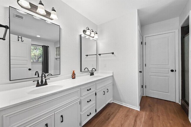 Building Photo - 1045 Hidden Hills Dr