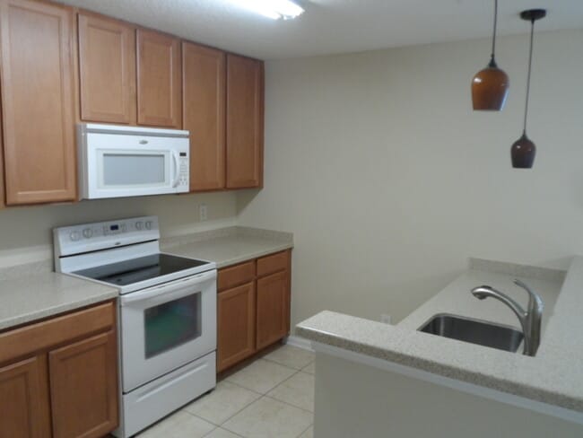 Building Photo - Special $1425 Windsor Falls 2 bedroom Cond...