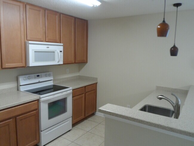Building Photo - Special $1495 Windsor Falls 2 bedroom Cond...