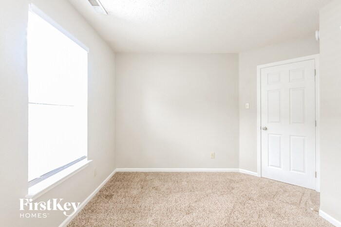 Building Photo - 1262 Kenwood Dr