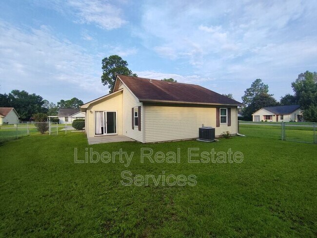 Building Photo - 633 Trevor St