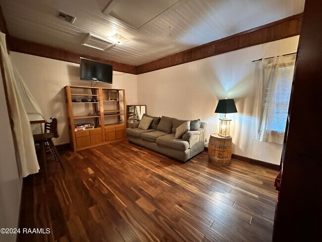 Building Photo - 115 Fallbrook Ave