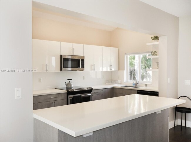 Building Photo - 513 SW 18th Ct