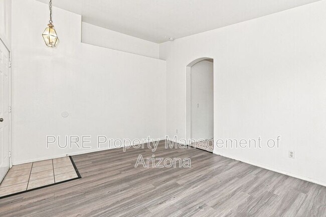 Building Photo - 8952 E Birchwood Cir