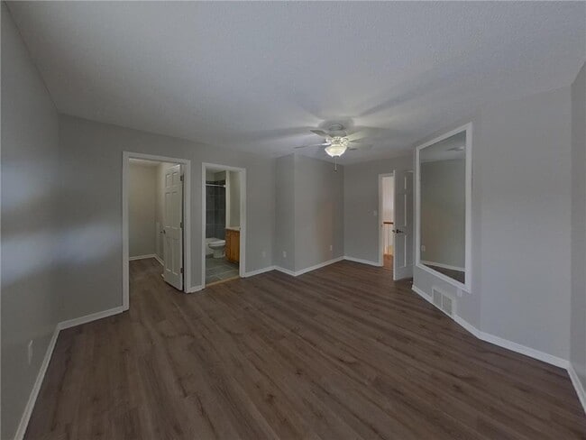 Building Photo - 15012 Viewcrest Ln