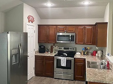 Kitchen - 4310 Crosshill Cv