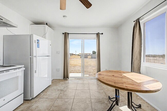 Building Photo - 34233 W Sahuaro St