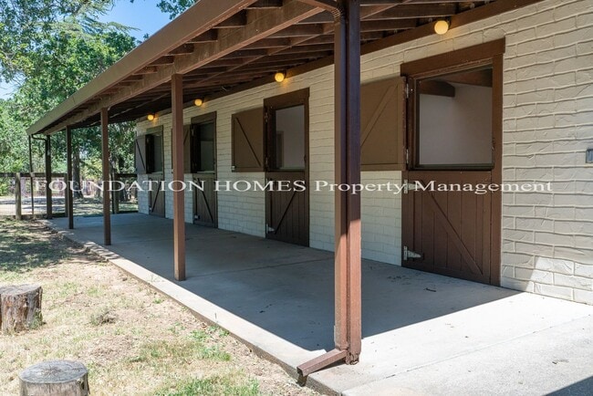 Primary Photo - Charming 2BD/2BA Converted Stable in Seren...