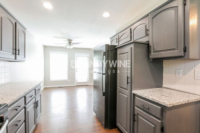 Building Photo - PARK HILL - 3+ BDRMS - 3 FULL BATHS AVAILA...