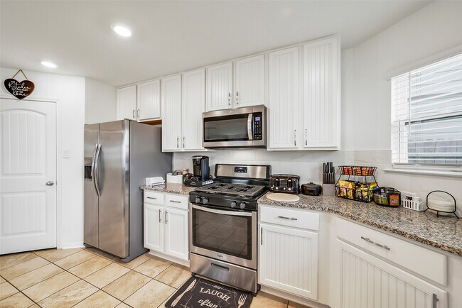 Building Photo - 16502 Live Oak Canyon Dr