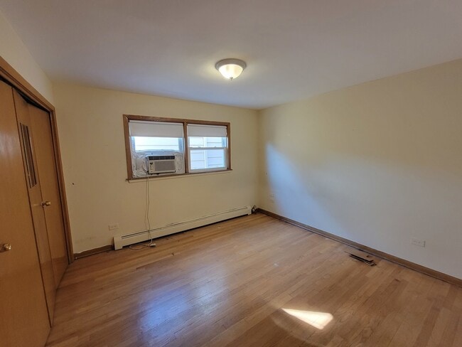 Building Photo - 6151 W Belmont Ave