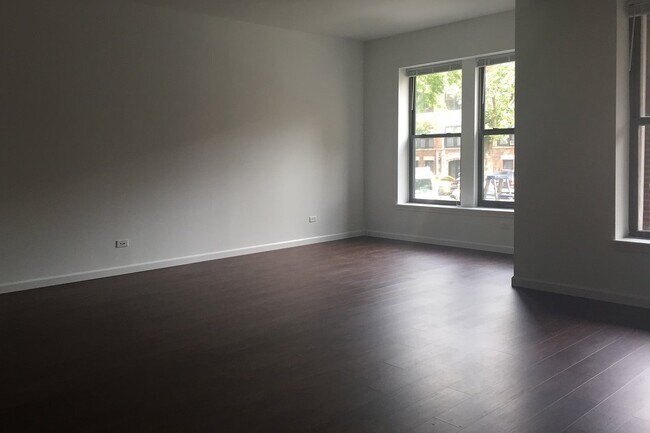 Interior Photo - 5524-5526 S. Everett Avenue