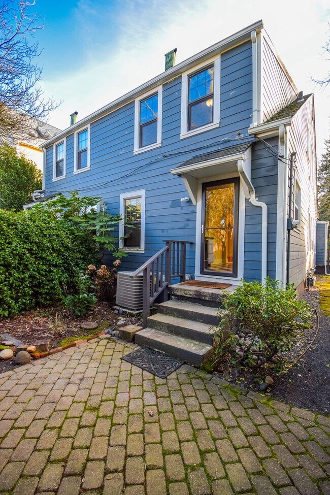 Building Photo - CLA2613-2615