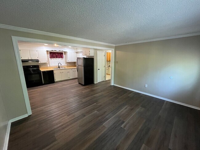 Building Photo - Charming 3-bedroom, 1.5-bathroom property in Pfafftown