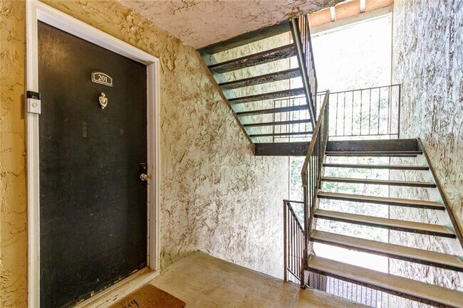 Building Photo - 3005 Seven Pines Ln