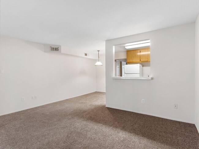 Interior Photo - 3485 Linden Ave