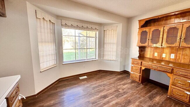 Building Photo - 12109 Camelot Dr