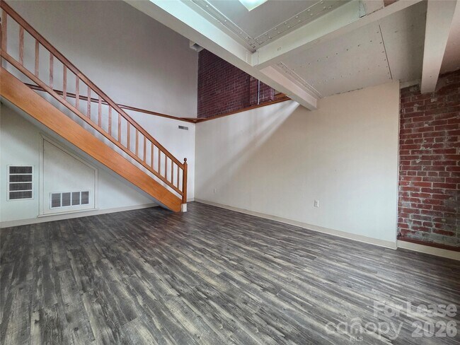 Building Photo - 203 W Liberty St