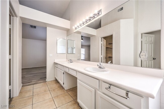 Building Photo - 1851 Vista Pointe Ave