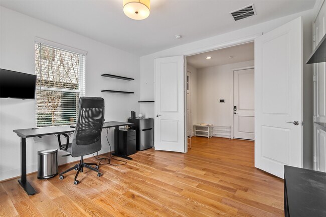 Building Photo - 10943 Grove Tree Ln