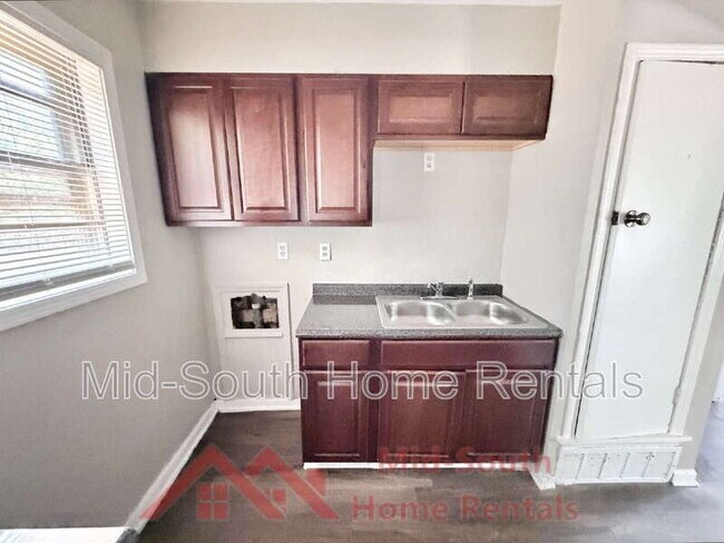 Building Photo - 815 Carol Ann Cove