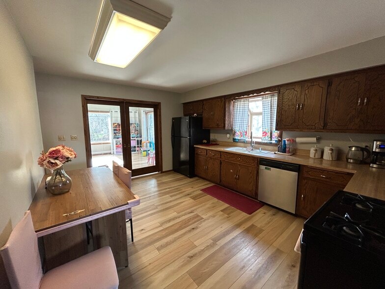Spacious kitchen. Pocket doors between kitchen and bonus room. - 2711 Albany Ct