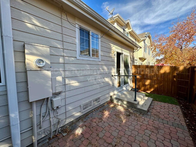 Building Photo - 9064 W Phillips Dr