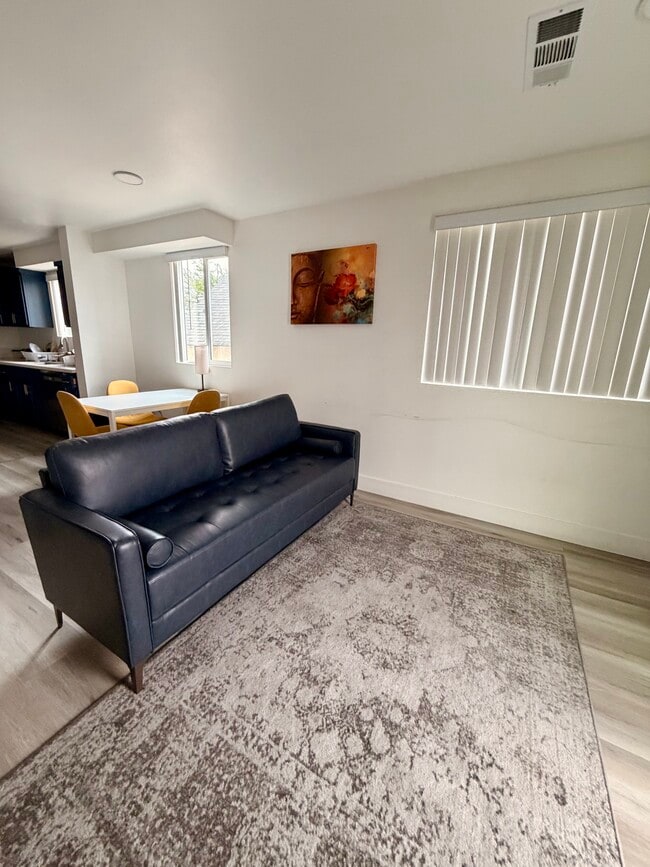 Building Photo - 2-212 E 29th St