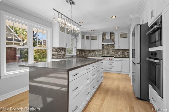 Building Photo - 2120 Buckingham Ave