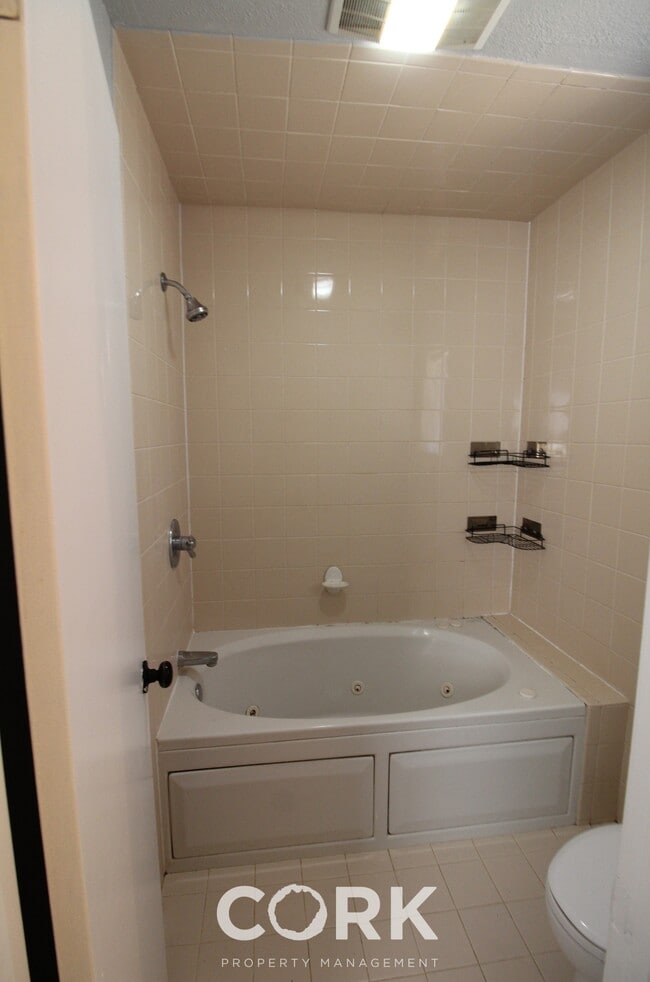 Building Photo - 708 Teal Pl