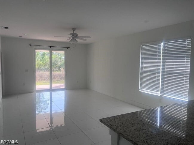 Building Photo - 970 Lakeside Dr