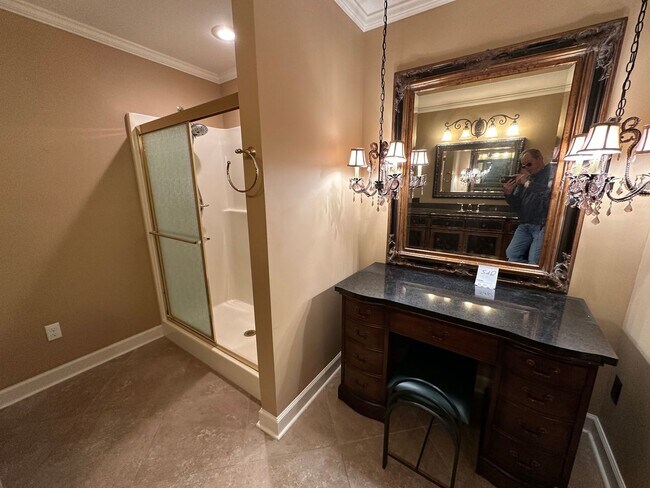 Building Photo - Fully Updated Executive Rental - FREE MONT...