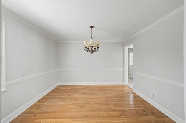 Building Photo - Stunning 3BR/2BA home in the desirable Temple Hills Golf Community!