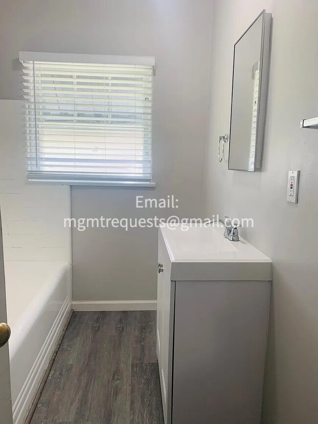 Building Photo - 4228 Tenth St, Unit 4232