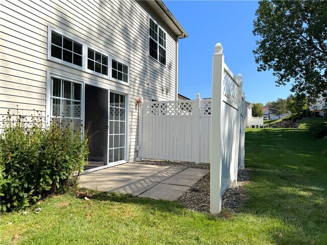 Building Photo - 35 Captains Cove Ln