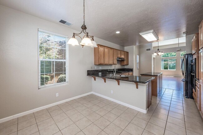 Building Photo - Beautifully Updated North Clovis 3/3