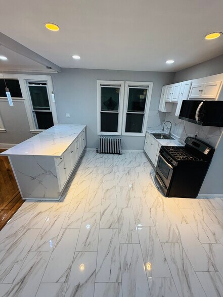 Primary Photo - 15 Finlay Pl