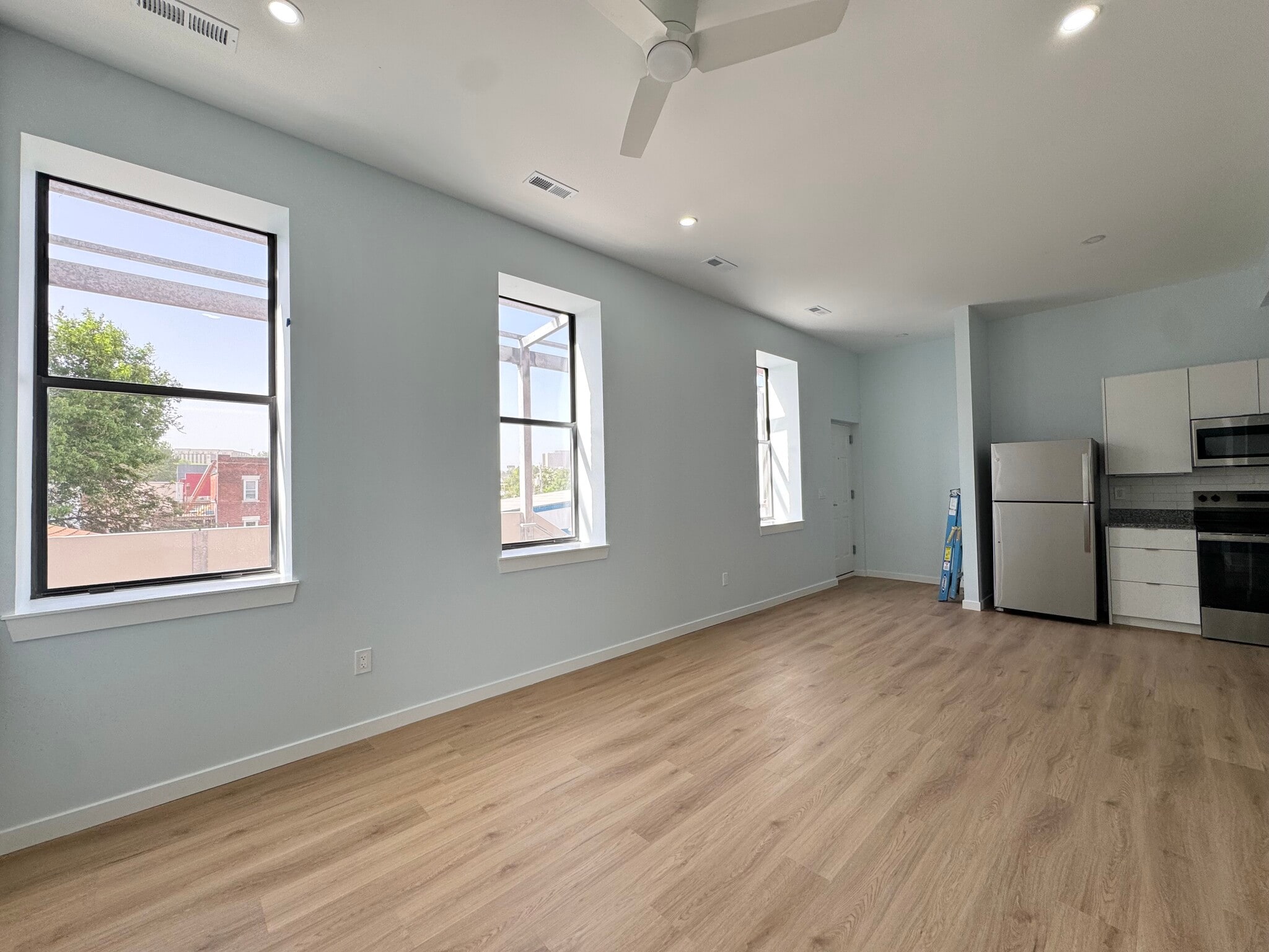 Building Photo - 517 Gillis St